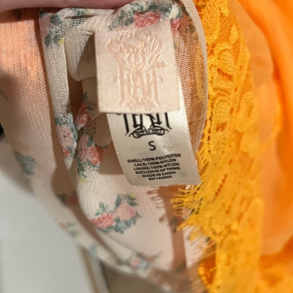 “Queen 4 A Day Dress” / Mango Summer Dress - Picture 5 of 6